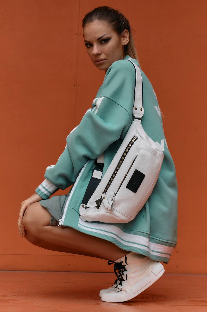 Трикотажный бомбер на молнии